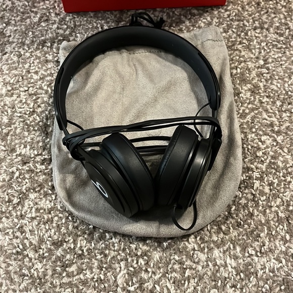 Beats EP Black - Picture 2 of 5